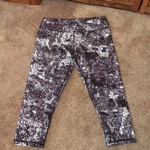Fabletics Capri Yoga Pants Size Large